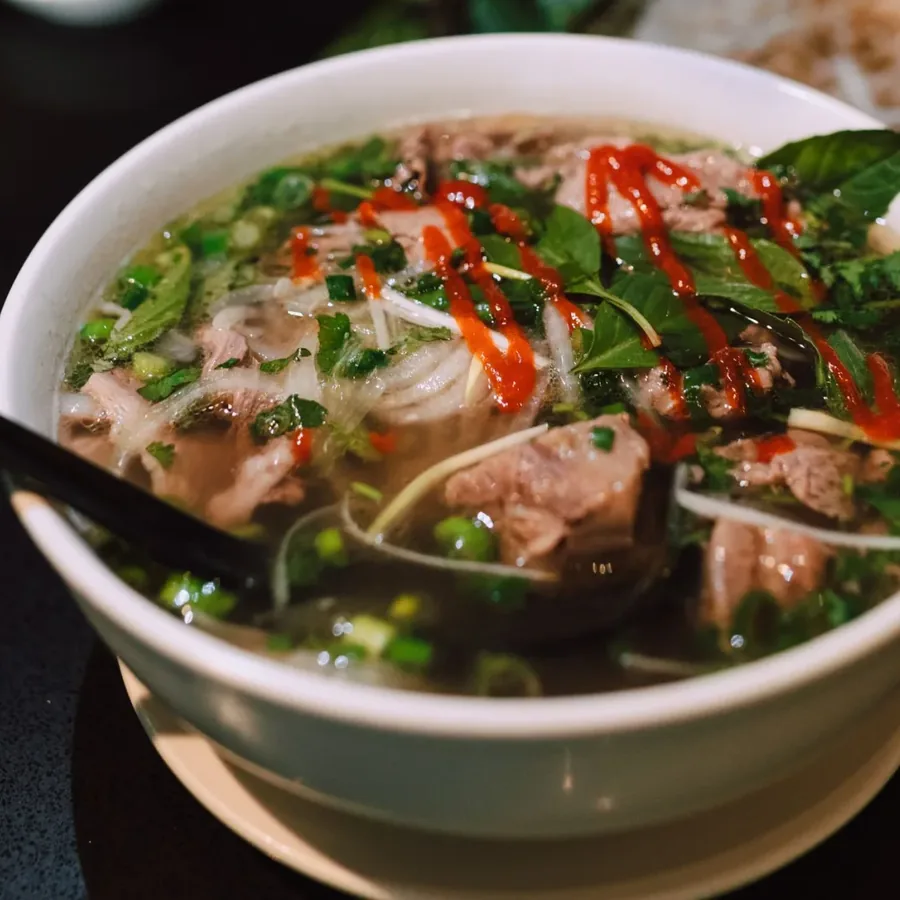 Không gian quán buổi tối
